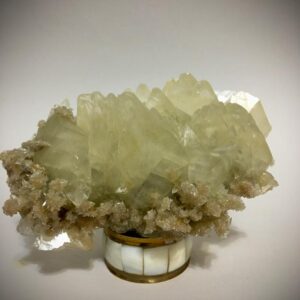 MSCH 0228 Calcita Clorito Mineral. Mina Bismark (0.500 Kl 17.66 Oz.) Gabinete.