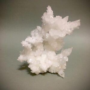 MSCH 0340 Calcita Mineral. Santa Eulalia, Chih. Mx. (0.317 Kls. 11.20 Oz.) Gabinete.